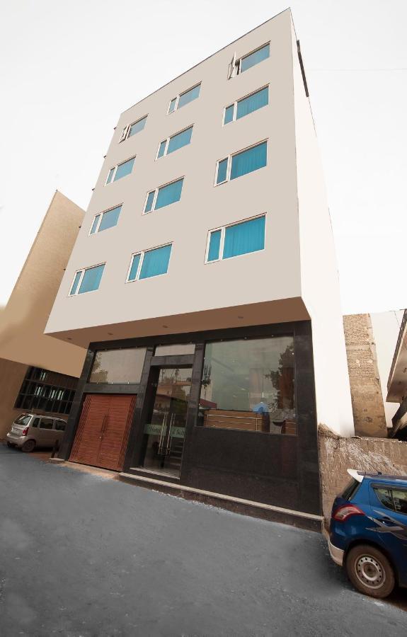 Hotel Z Suite-Near Delhi Airport New Delhi Exteriör bild
