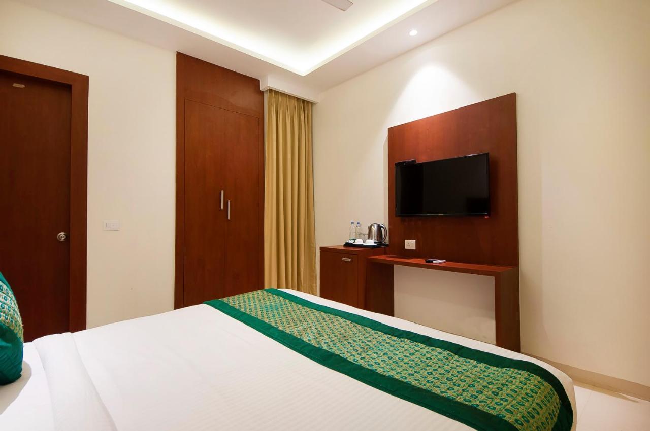 Hotel Z Suite-Near Delhi Airport New Delhi Exteriör bild